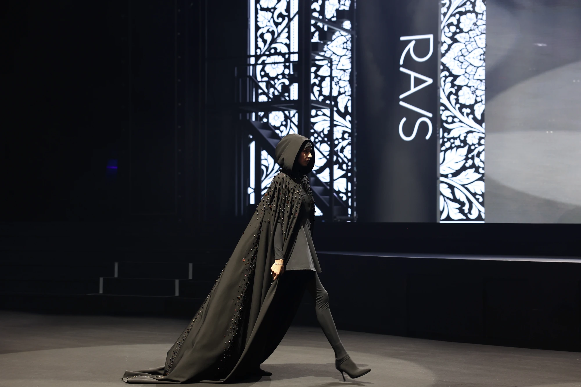 Абайя жемчужный барс (цветной)