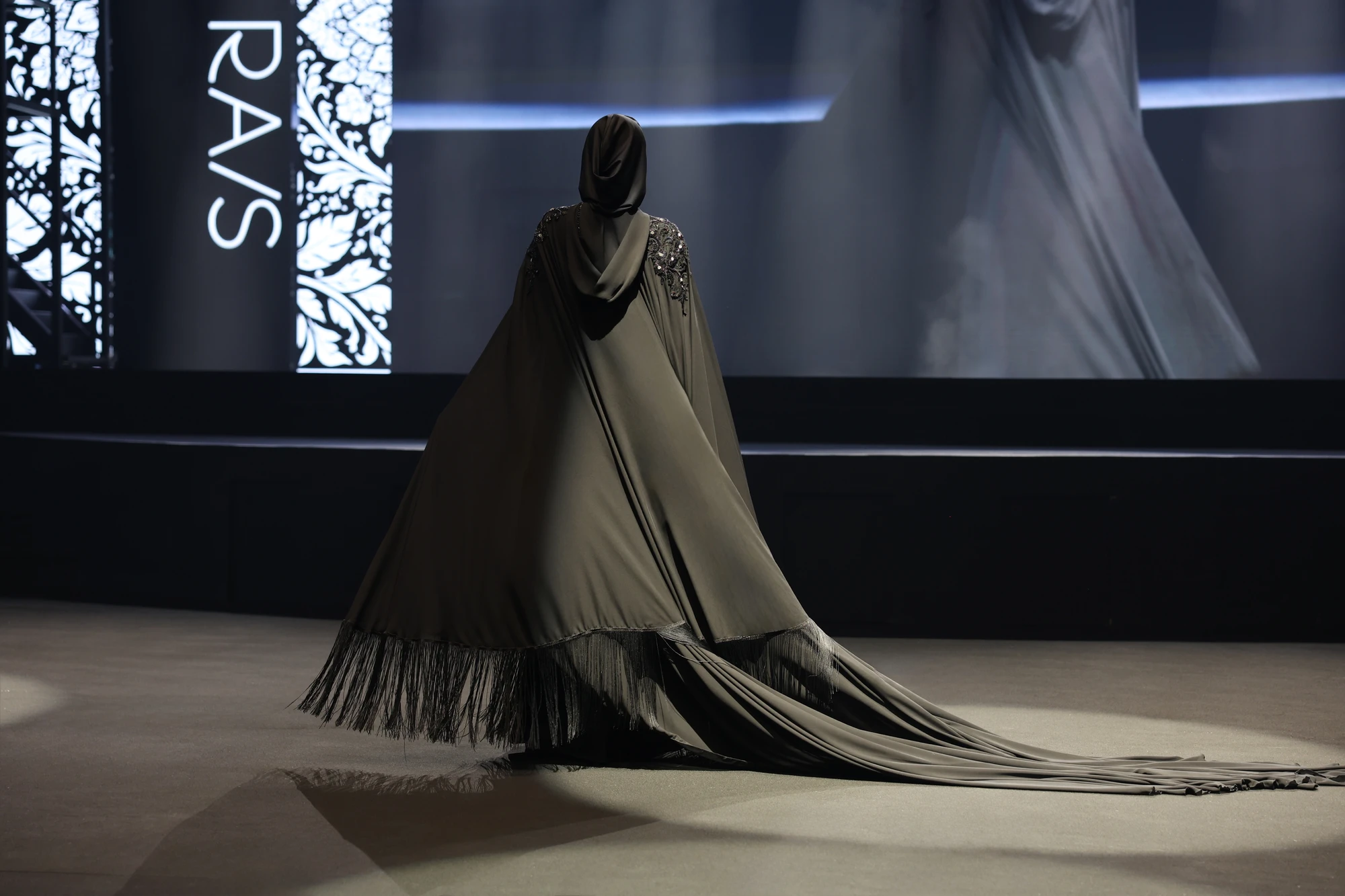 Абайя с бахромой