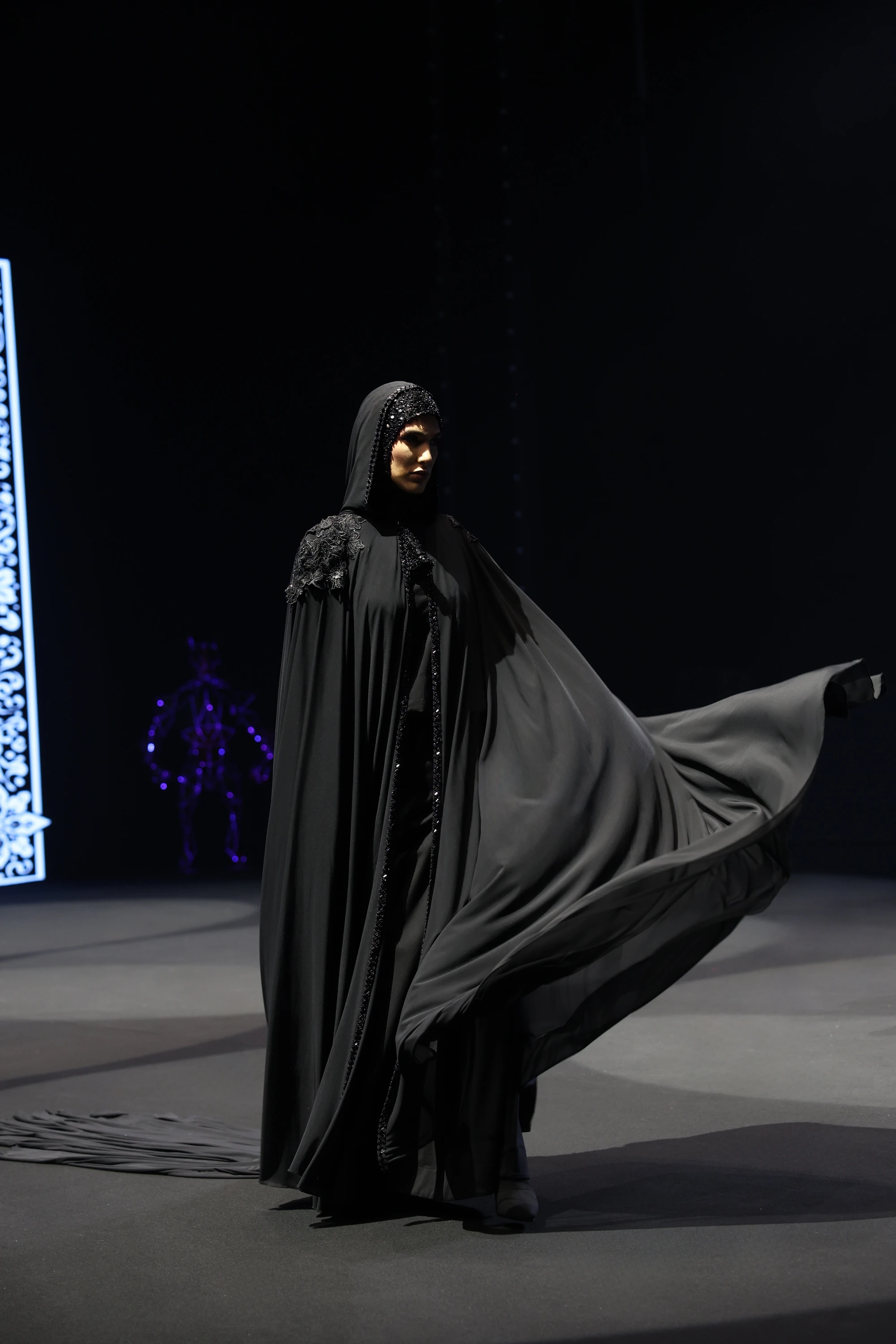 Абайя с эполетами