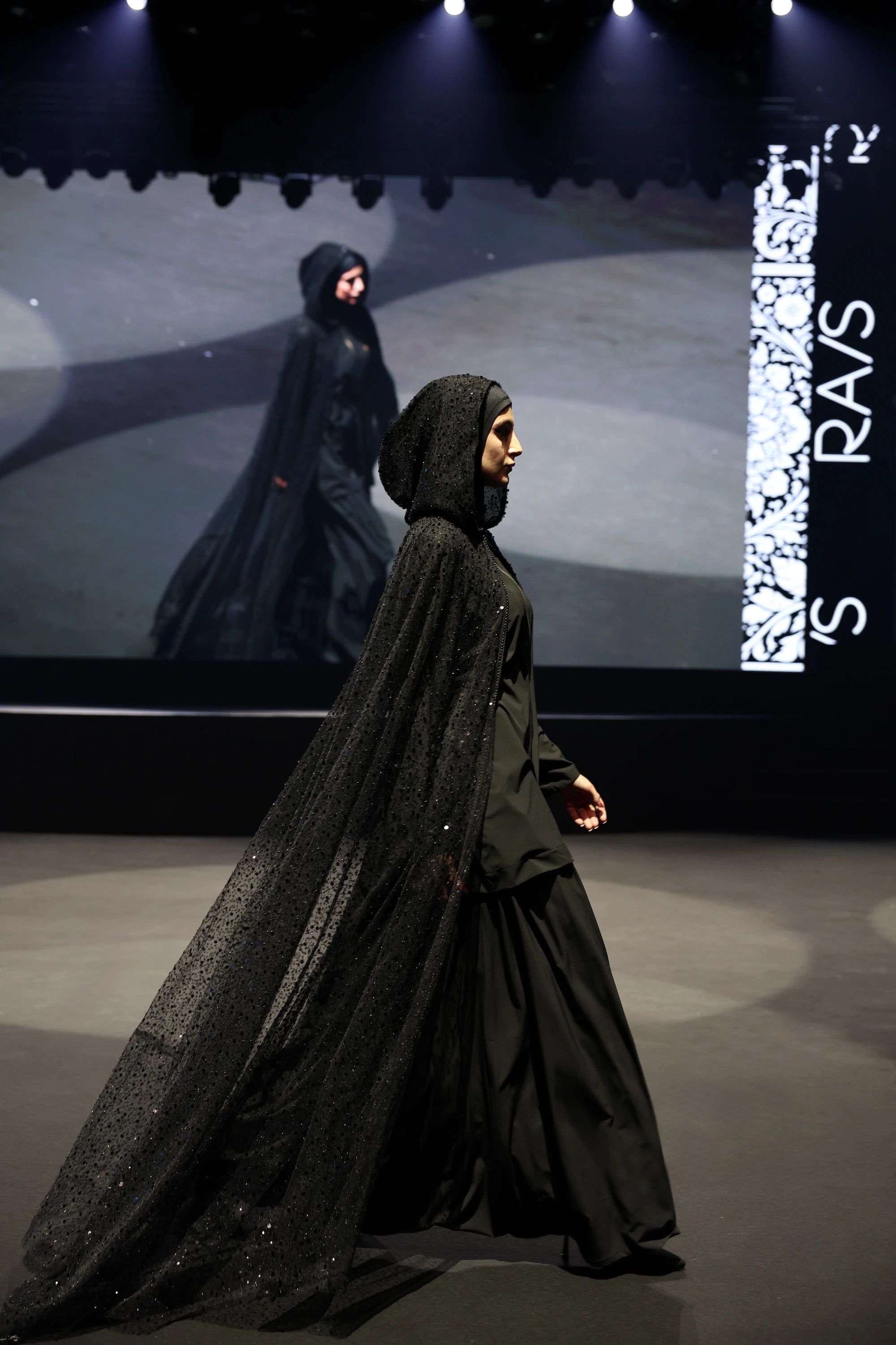 Абайя с блёстками