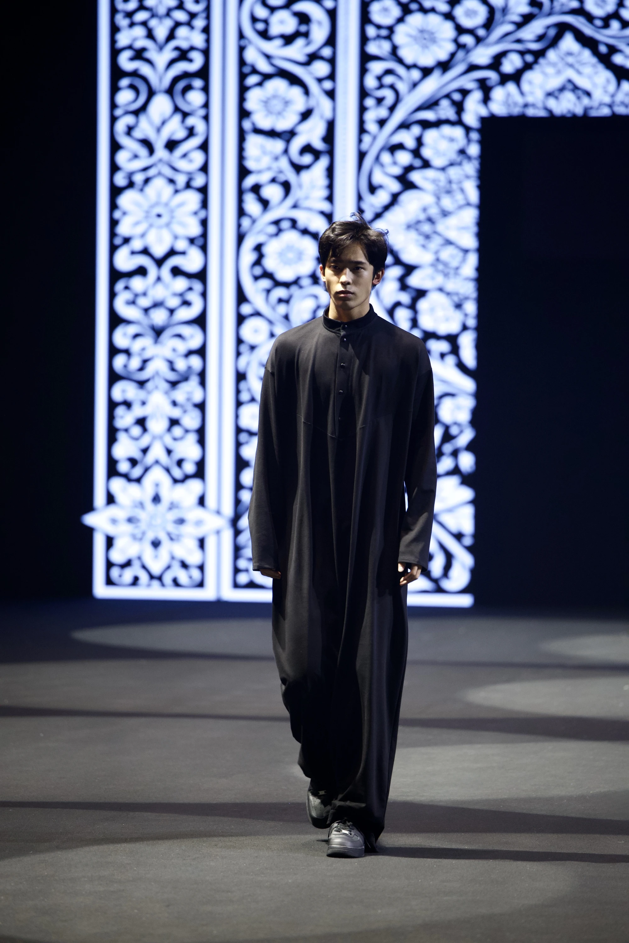 Камис (черный) 