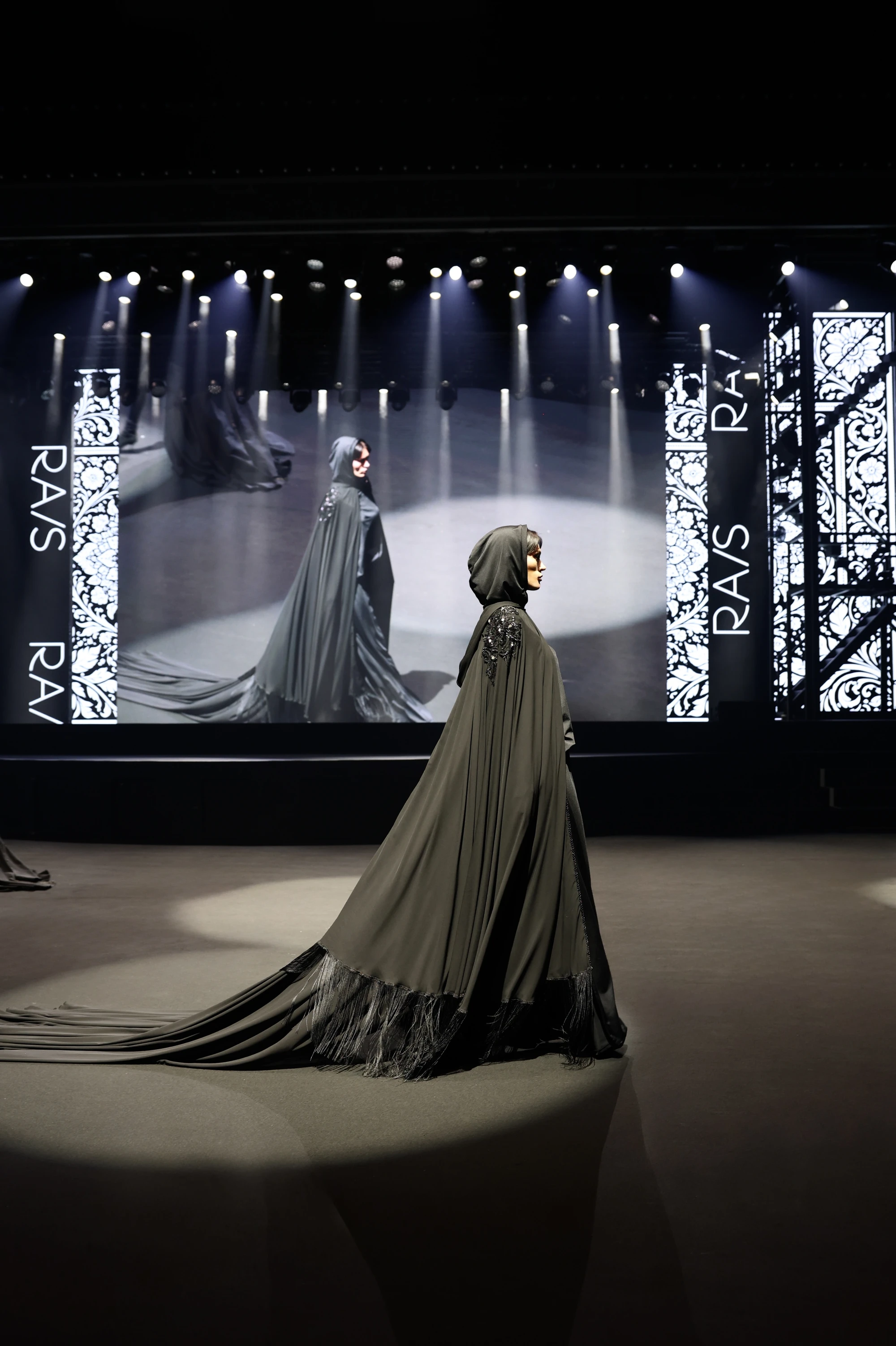 Абайя с бахромой