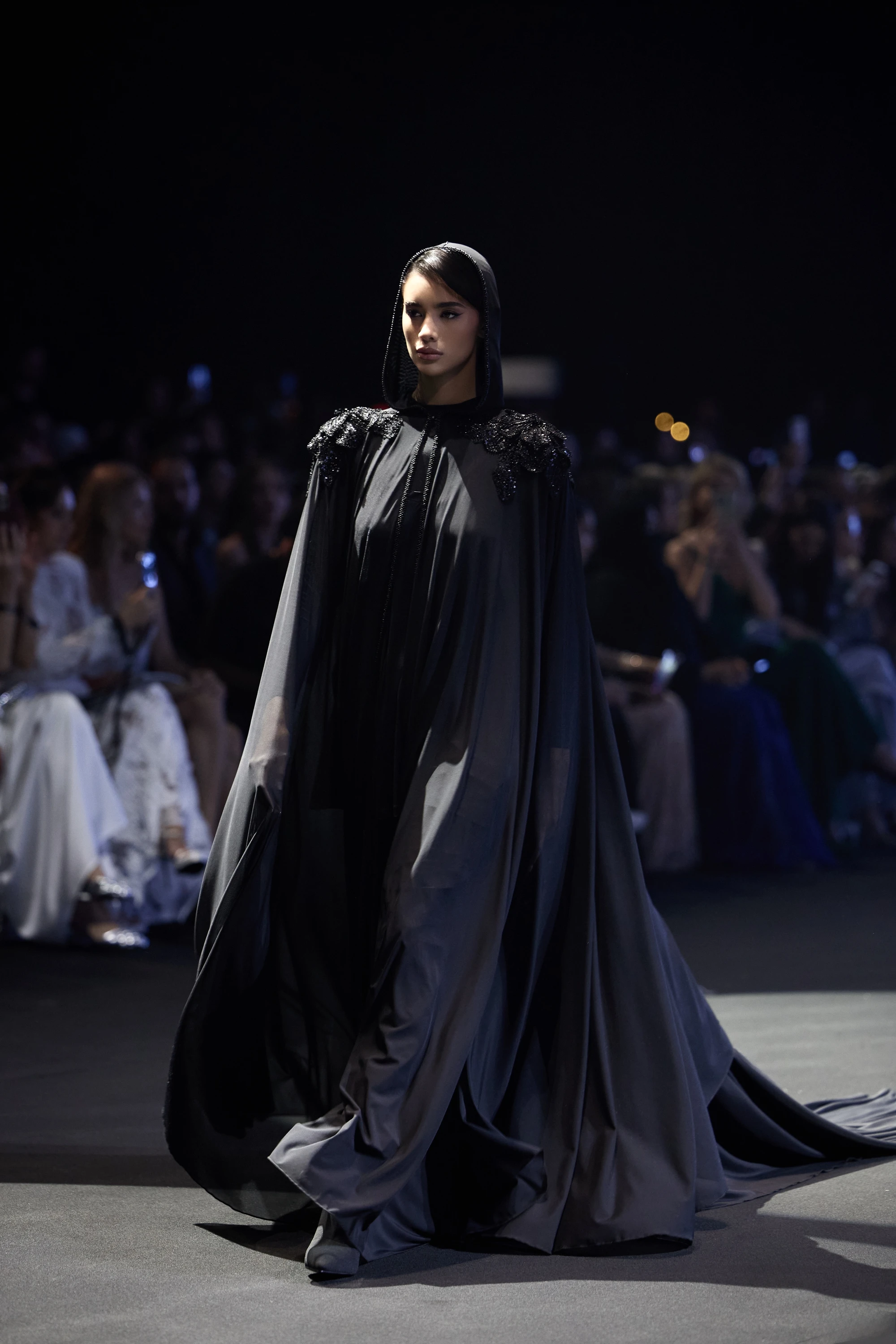 Абайя с эполетами (блестящая)