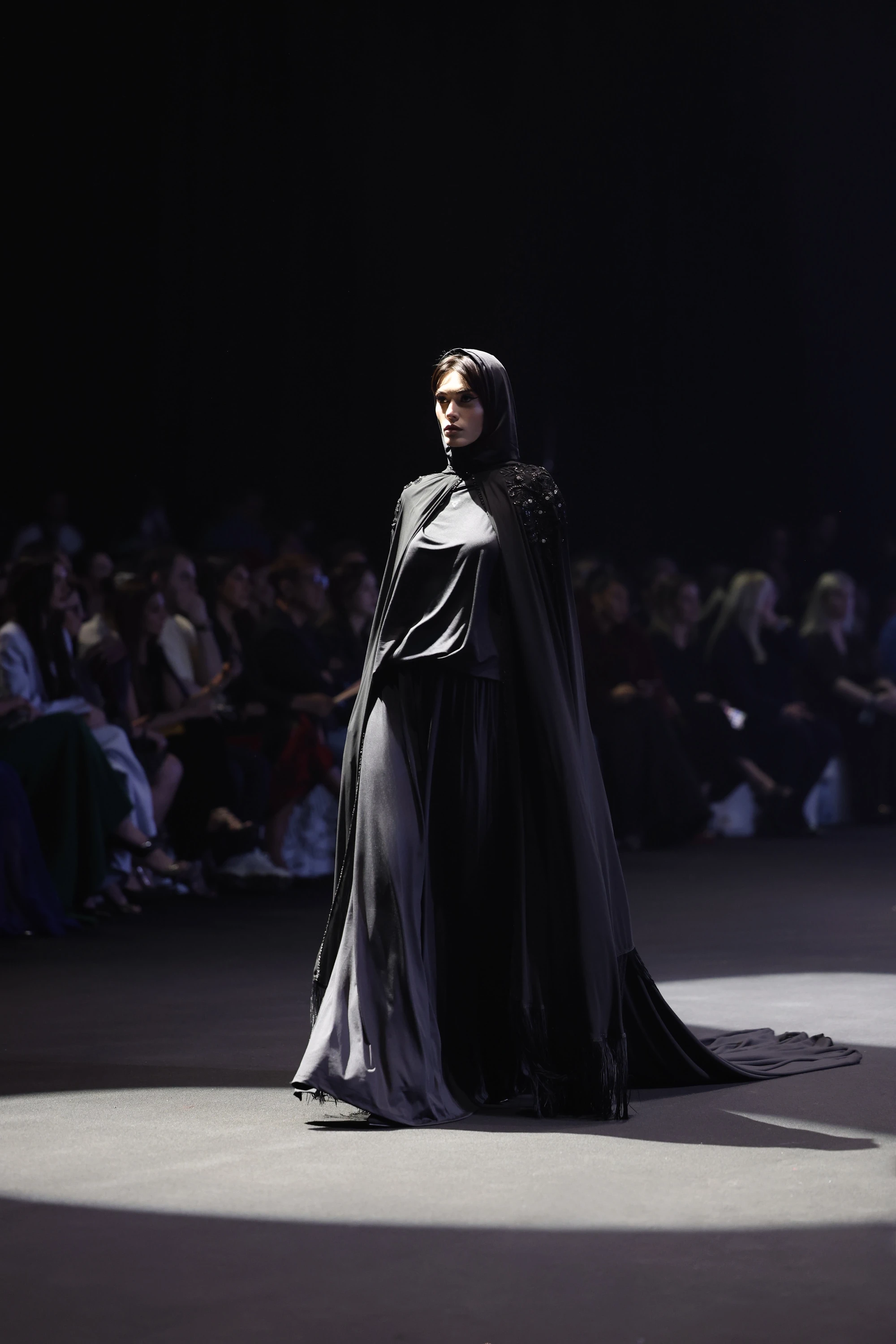 Абайя с бахромой