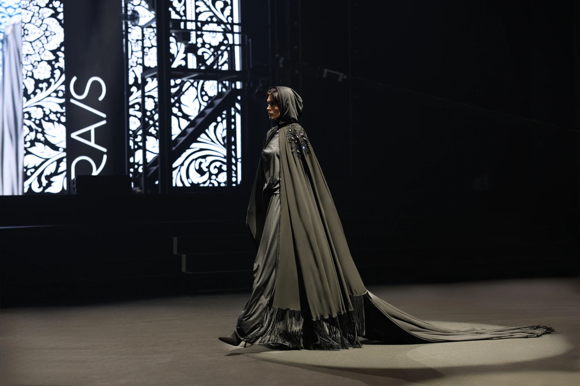 Абайя с бахромой