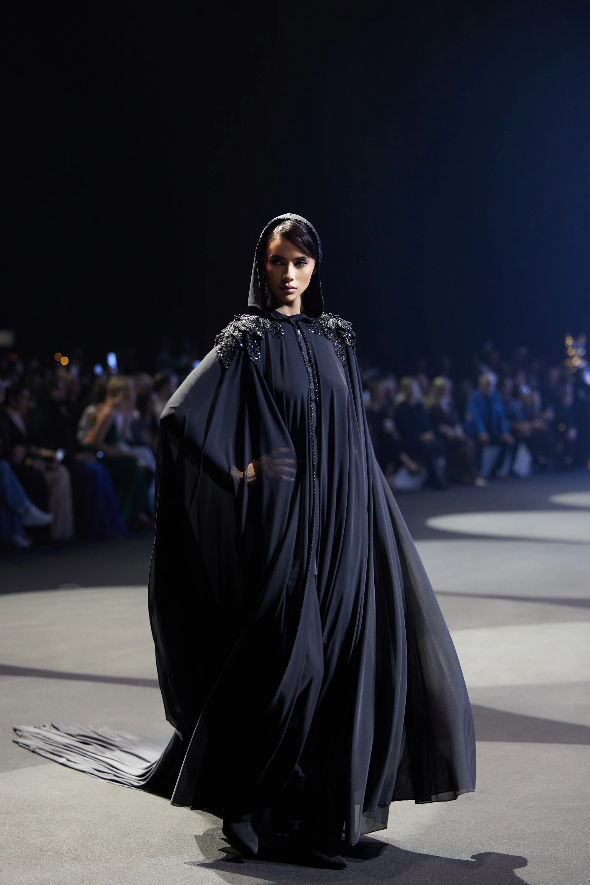 Абайя с эполетами (блестящая)