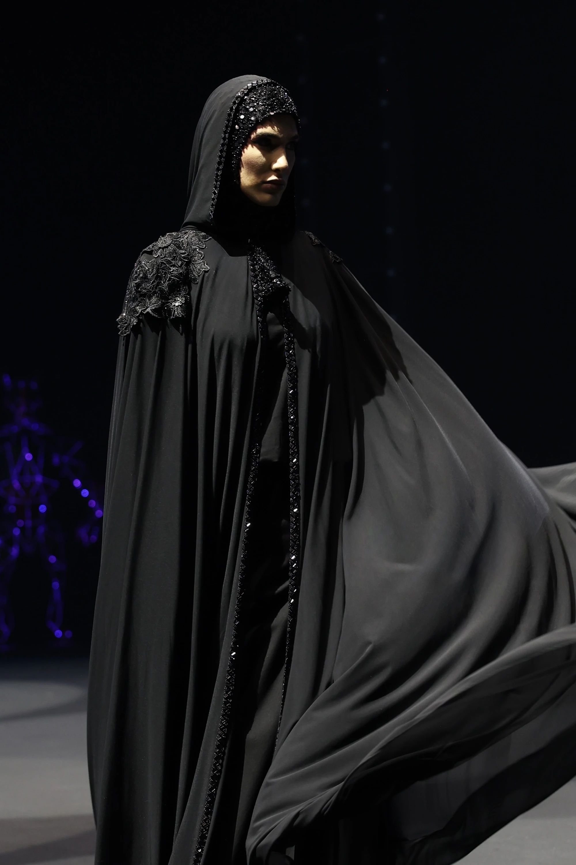 Абайя с эполетами