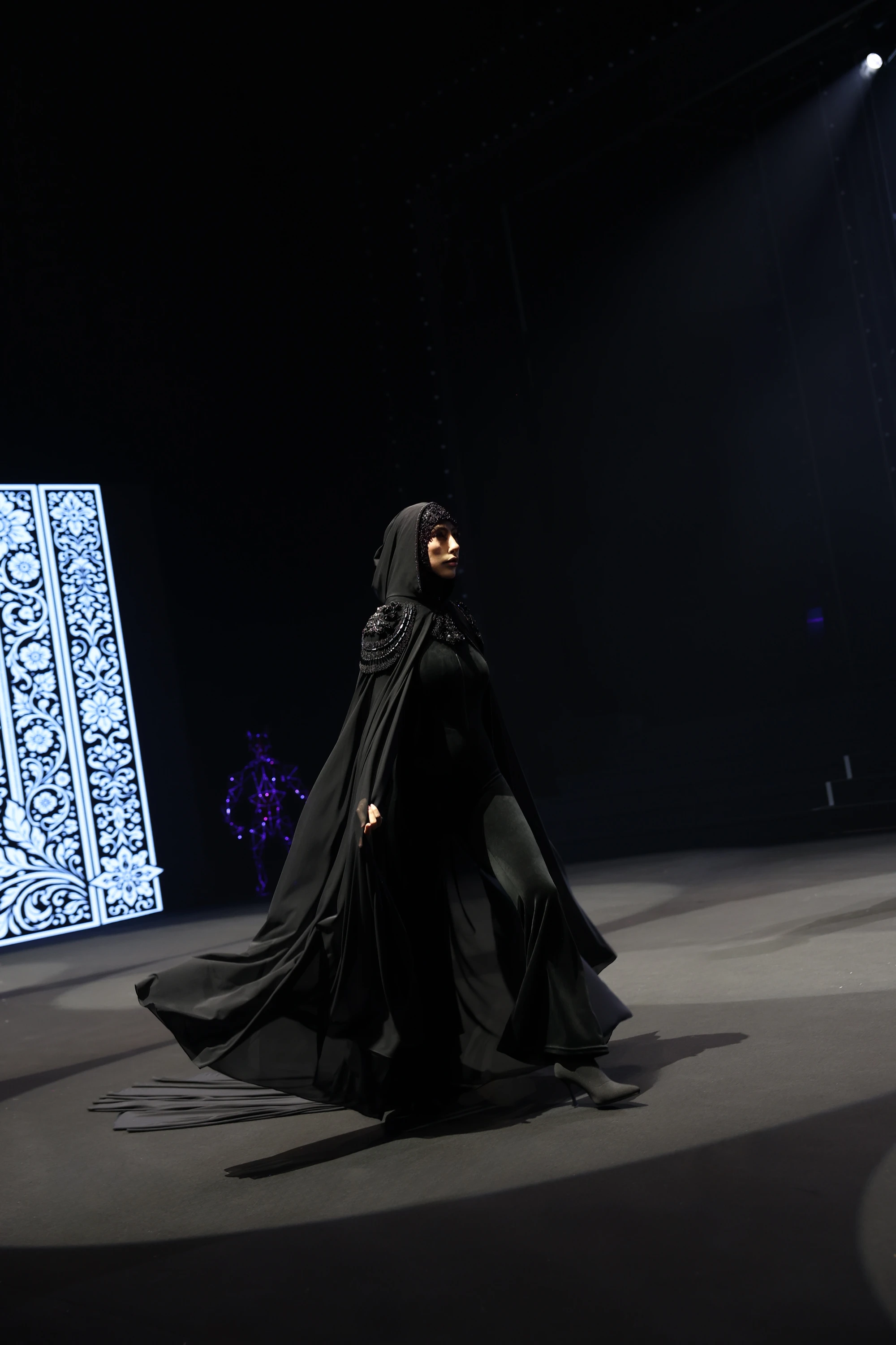 Абайя с эполетами