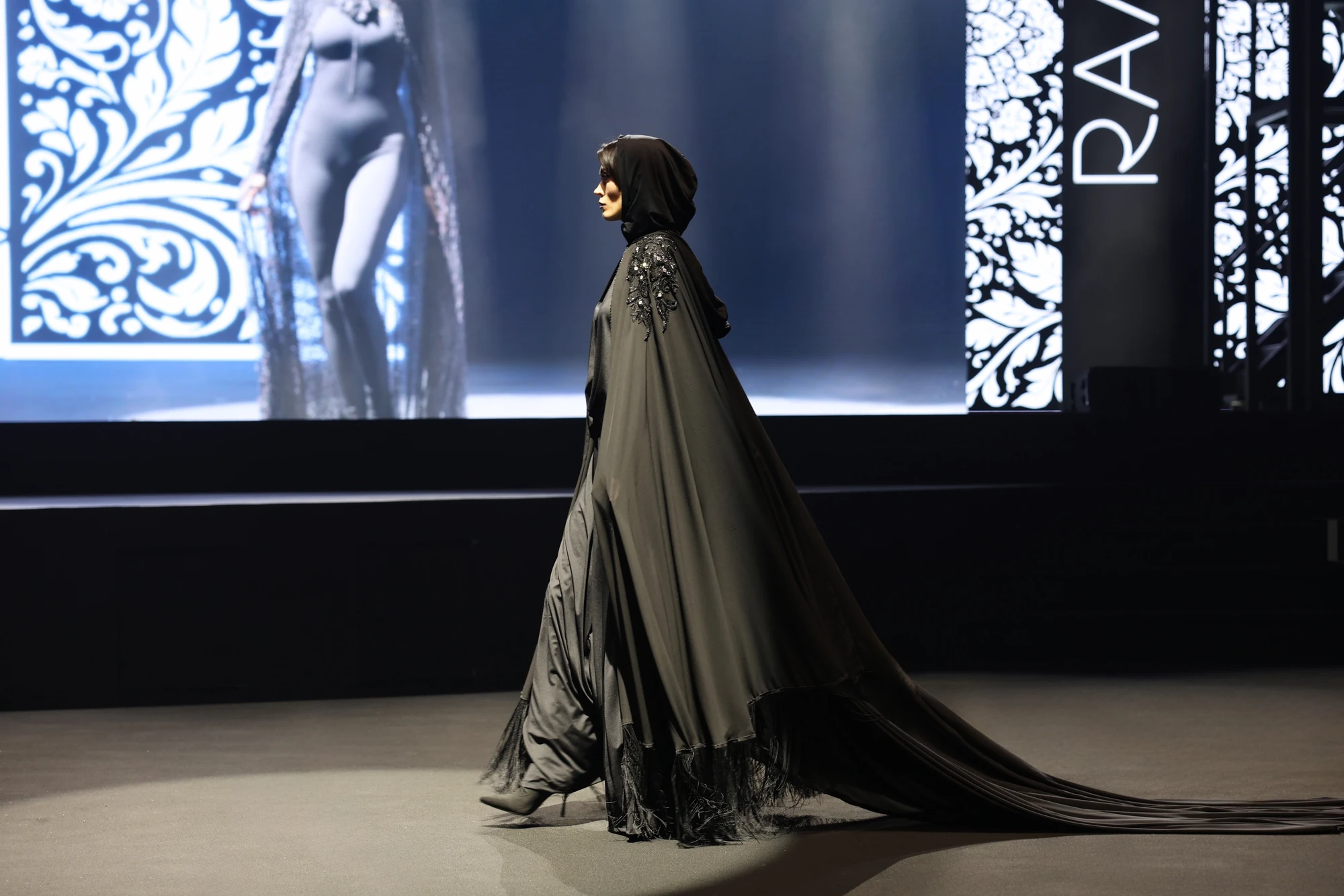 Абайя с бахромой