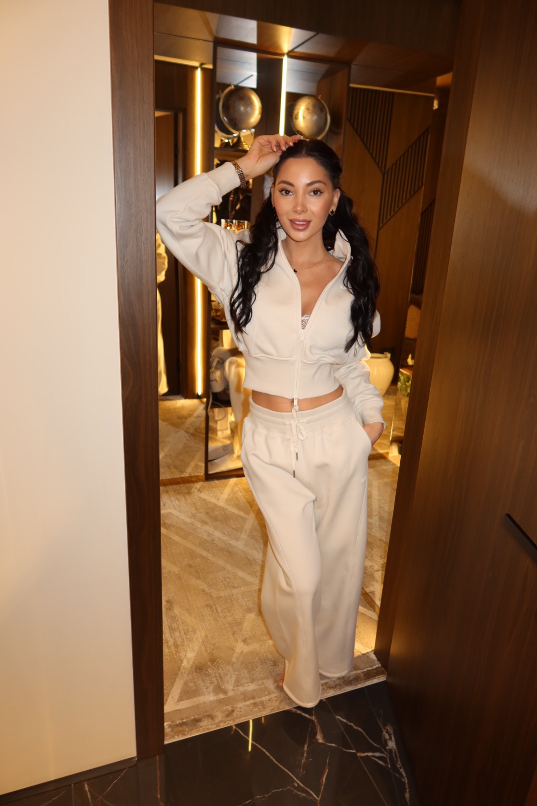 Костюм кроп-худи и джоггеры R-CASUAL