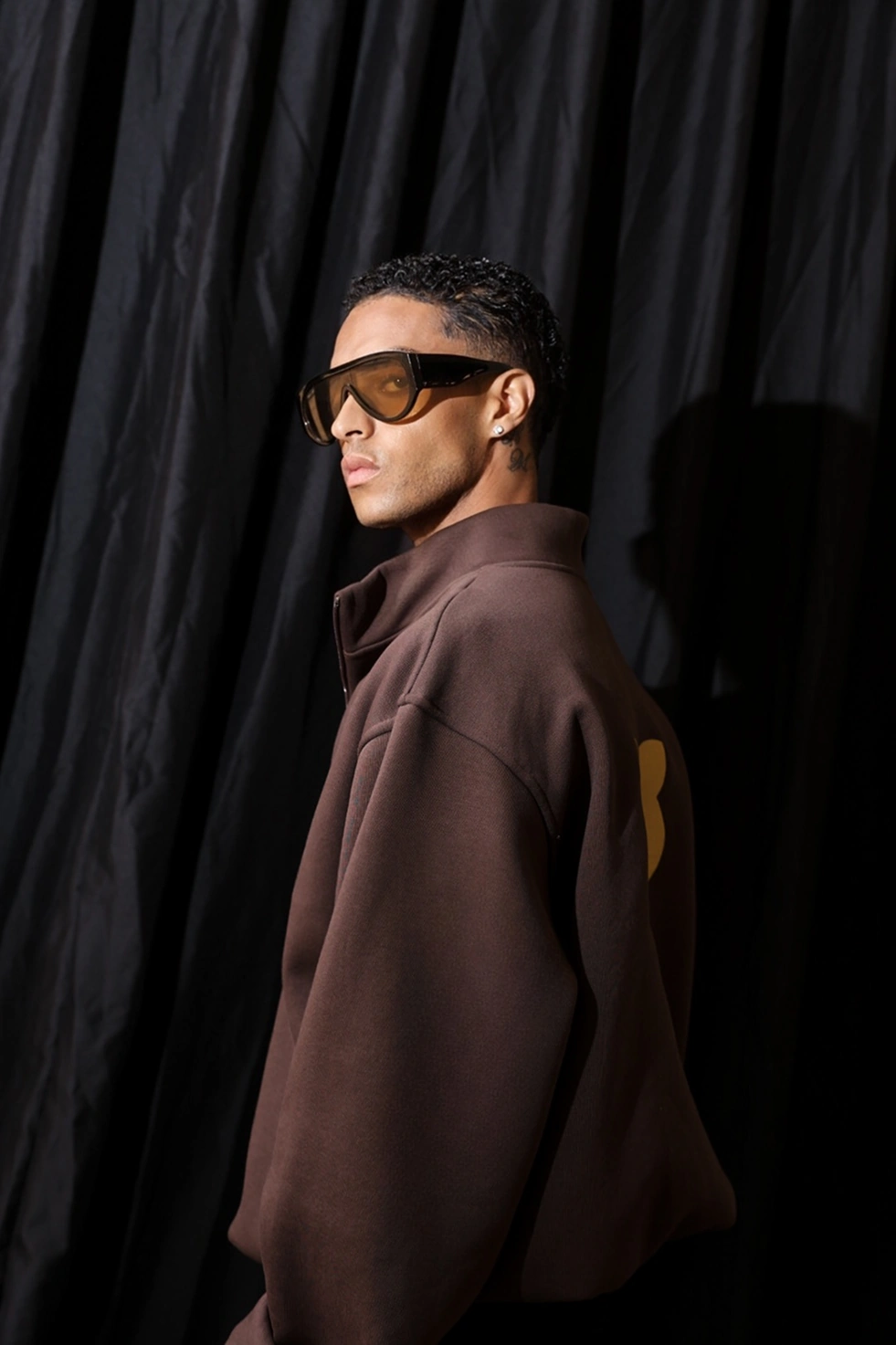 Фото справа