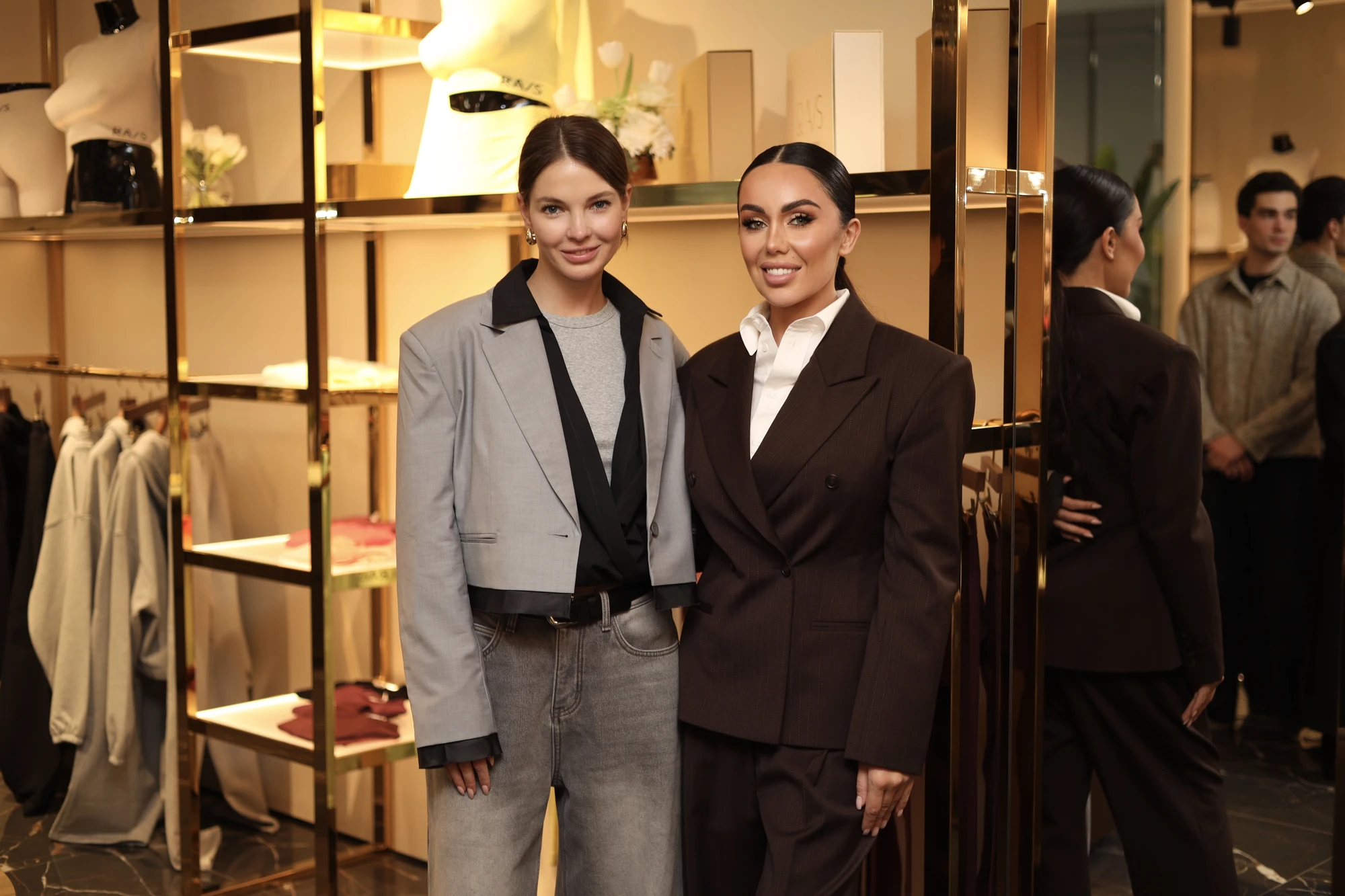 Ксения Собчак и друзья бренда в бутике RAIS